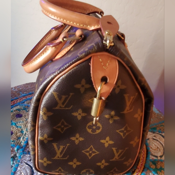 Authentic Louis Vuitton Speedy 25 in iconic monogram canvas - Picture 3 of 7